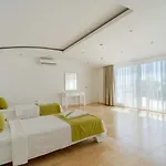 İslamlar 5 Bedroom Secluded With Private Pool Hot Tub Kalkan