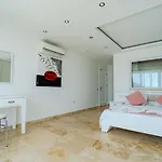 İslamlar 5 Bedroom Secluded With Private Pool Hot Tub Villa