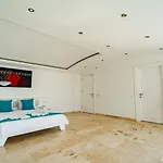 İslamlar 5 Bedroom Secluded With Private Pool Hot Tub