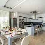 İslamlar 5 Bedroom Secluded With Private Pool Hot Tub Villa Kalkan