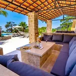 İslamlar 5 Bedroom Secluded With Private Pool Hot Tub