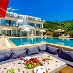 İslamlar 5 Bedroom Secluded With Private Pool Hot Tub Villa *