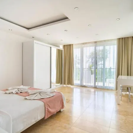 İslamlar 5 Bedroom Secluded With Private Pool Hot Tub