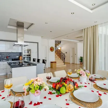 İslamlar 5 Bedroom Secluded With Private Pool Hot Tub Villa *