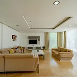 İslamlar 5 Bedroom Secluded With Private Pool Hot Tub