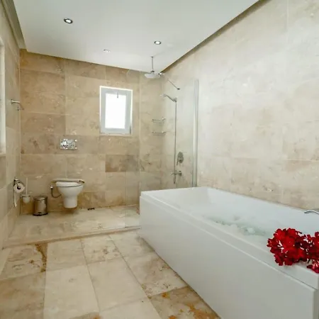 İslamlar 5 Bedroom Secluded With Private Pool Hot Tub Kalkan