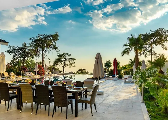 İslamlar 5 Bedroom Secluded With Private Pool Hot Tub Willa