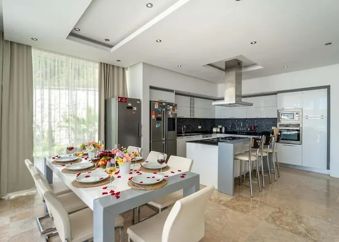 İslamlar 5 Bedroom Secluded With Private Pool Hot Tub Willa Kalkan
