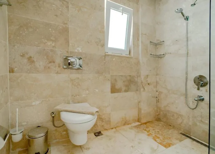 Willa İslamlar 5 Bedroom Secluded With Private Pool Hot Tub Kalkan