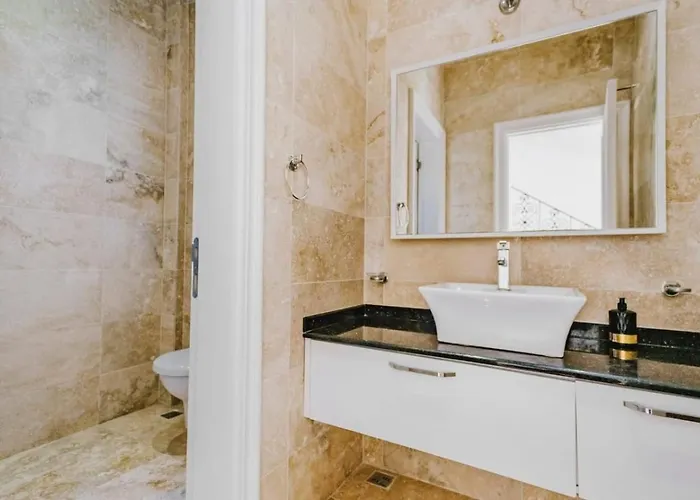 Willa İslamlar 5 Bedroom Secluded With Private Pool Hot Tub Kalkan