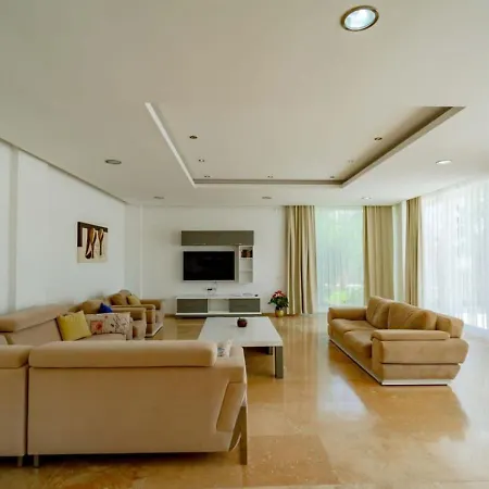 İslamlar 5 Bedroom Secluded With Private Pool Hot Tub